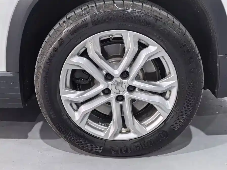 900x675_0_q87_c42_autohomecar__ChxpVmk7peiAAWbtAALUYVtFALg044.jpg.webp Used NIO ES8 2018 model 355KM baseline version seven-seater version