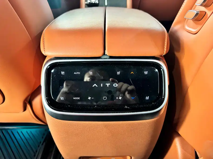 900x675_0_q87_c42_autohomecar__ChxpVmkLPOaAd3FKAAi0LVrTmD0927.jpg.webp Used HUAWEI AITO M7 2024 1.5T Intelligent Driving Four-wheel Drive Ultra Version 5 Seats