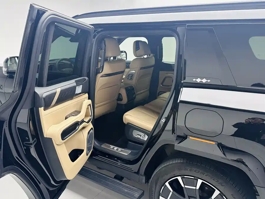 900x675_0_q87_c42_autohomecar__ChxpVmkOqciAAOWoAAVKEJzisSA617.jpg.webp Used BYD Leopard 8 2025 Zhiyong flagship version 7 seats