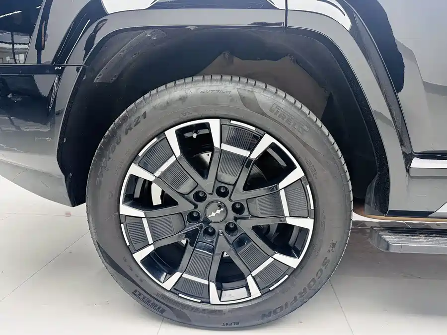 900x675_0_q87_c42_autohomecar__ChxpVmkOqdaAcBahAAaZJYUTyPk618.jpg.webp Used BYD Leopard 8 2025 Zhiyong flagship version 7 seats