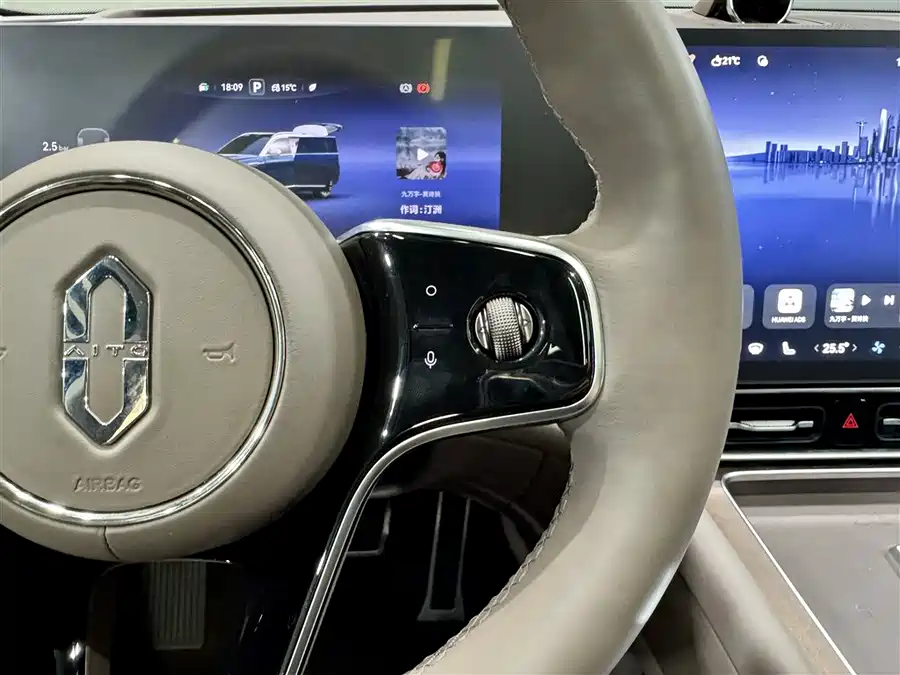 900x675_0_q87_c42_autohomecar__ChxpVmkVRjWAMGs4AAHEW17rh34670.jpg.webp Used AITO M9 2024 extended range Ultra version 52kWh 5-seater version