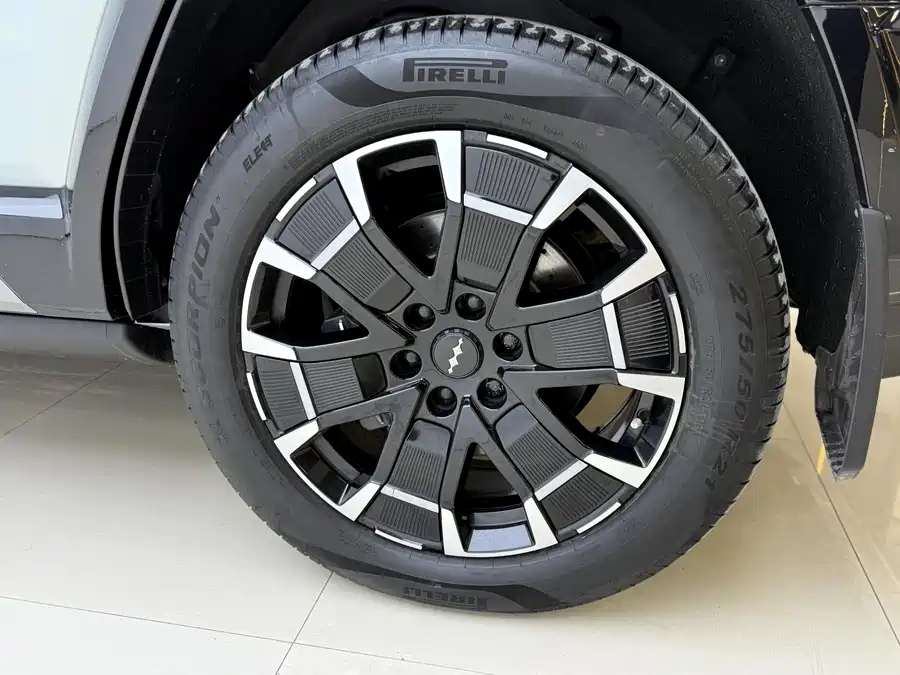 900x675_0_q87_c42_autohomecar__ChxpVmkVuh-AQMxMAAVJMqc-b4Q283.jpg.webp Used BYD Leopard 8 2025 Zhiyong flagship version 7 seats