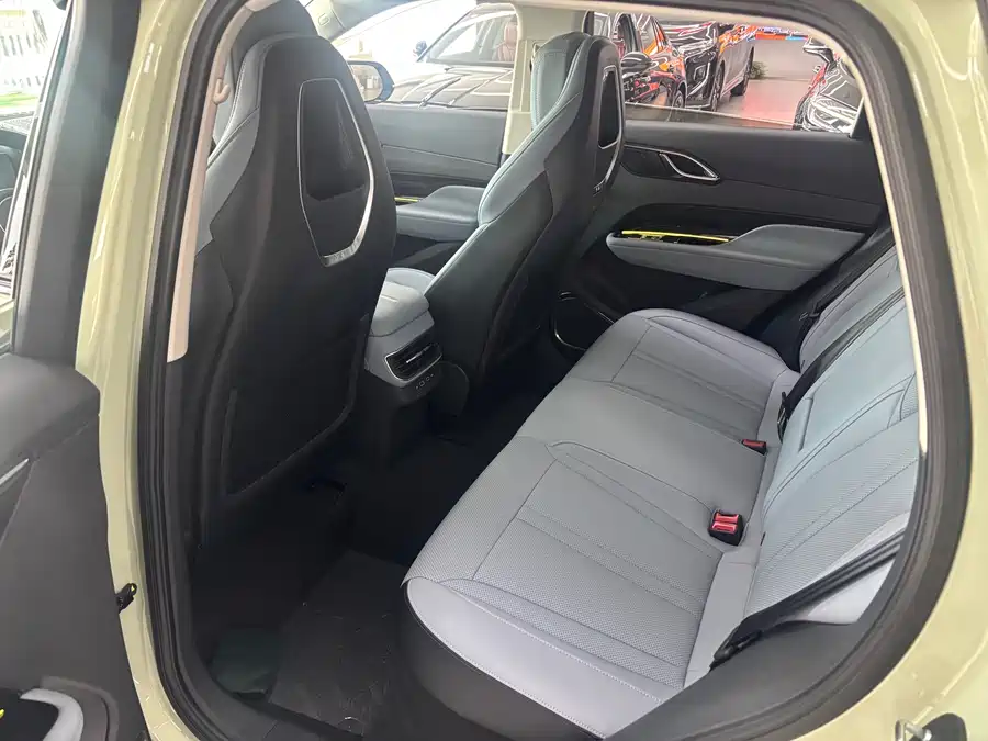 900x675_0_q87_c42_autohomecar__ChxpVmkWfM-ARhVeAAelSjyIhbQ222.jpg.webp Used Hongqi HS3 PHEV 2024 115km Jinwei Edition