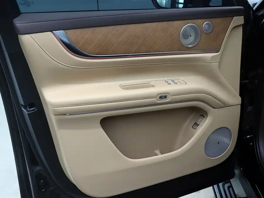 900x675_0_q87_c42_autohomecar__ChxpVmkYRBKAXG5kAAEwhuWP844614.jpg.webp Used AITO M9 2025 extended range Ultra version 52kWh 6-seater version