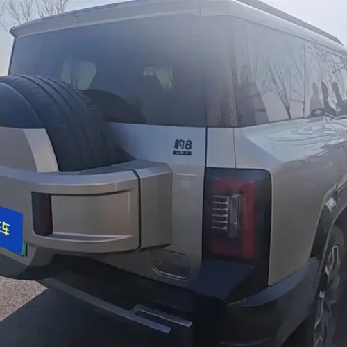 900x675_0_q87_c42_autohomecar__ChxpVmk_3XeATrSiAAFnhfHIhAc027.jpg.webp Used BYD Leopard 8 2025 Zhiyong flagship version 7 seats