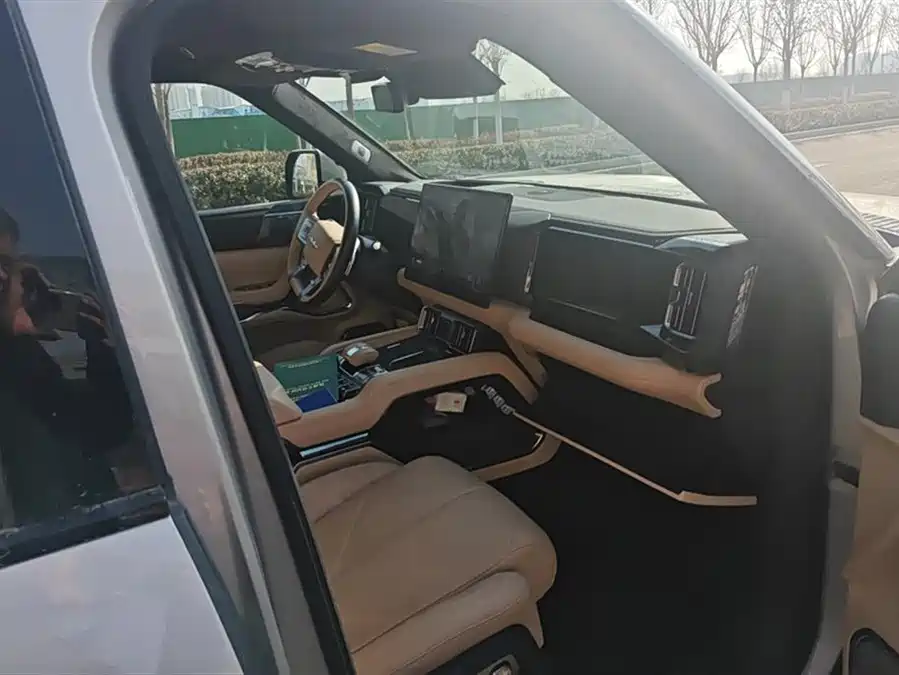 900x675_0_q87_c42_autohomecar__ChxpVmk_3XiAW5IZAAFX2fWeVwo259.jpg.webp Used BYD Leopard 8 2025 Zhiyong flagship version 7 seats