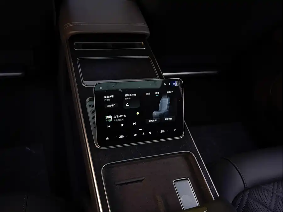 900x675_0_q87_c42_autohomecar__ChxpVmk_84-AcEJQAAQNoso1KZo848.jpg.webp Used NIO ET9 2025 model 102kWh