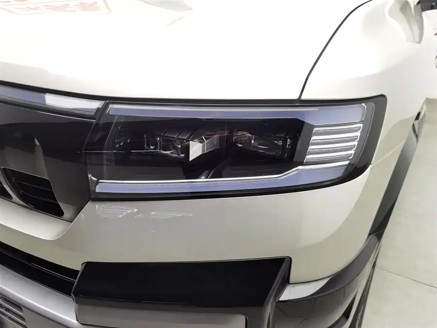 Used BYD Leopard 8 2025 Zhiyong flagship version 7 seats