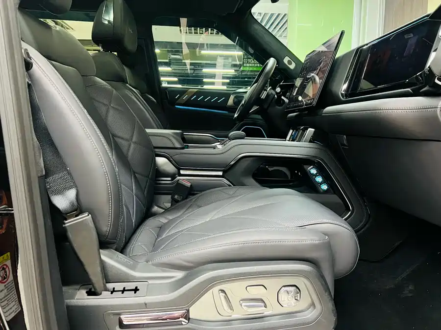 900x675_0_q87_c42_autohomecar__ChxpVmki3C2AFsfFAAoEKCYJ14o997.jpg.webp Used BYD Leopard 8 2025 Zhiyong flagship version 6 seats