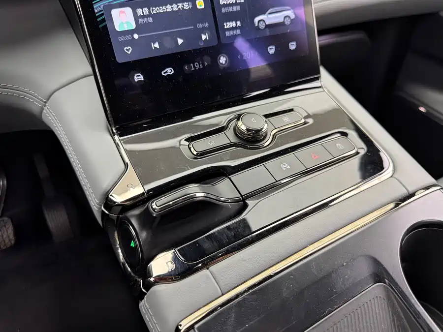 900x675_0_q87_c42_autohomecar__ChxpVmkieeOAZUTeAAiukeP_vt8118.jpg.webp Used NIO ES8 2020 415KM Signature Edition Six-Seater Edition