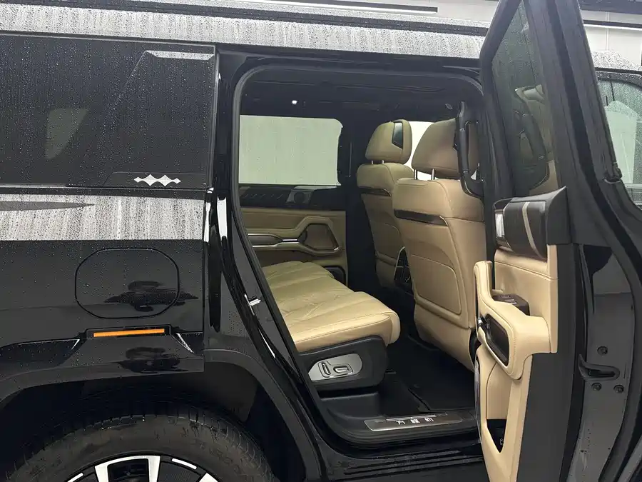 Used BYD Leopard 8 2025 Zhiyong flagship version 7 seats