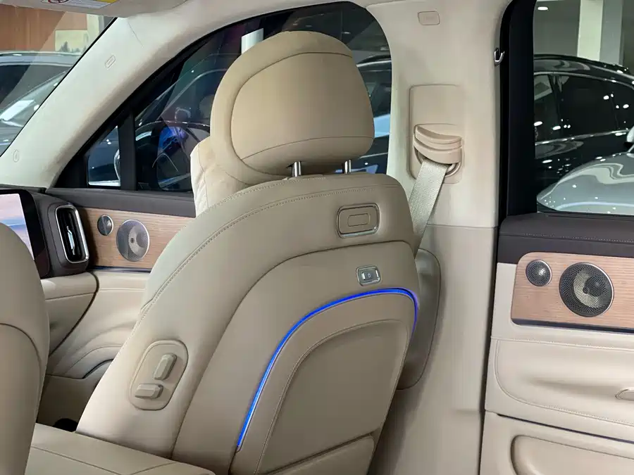 900x675_0_q87_c42_autohomecar__ChxpVmkmmtGASAZ8AAbUhYk_4_I978.jpg.webp Used AITO M9 2024 extended range Max version 42kWh 6-seater version