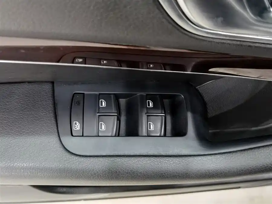 900x675_0_q87_c42_autohomecar__ChxpVmkoFXaANongAAGx9s8x-3M837.jpg.webp Used Audi A6L 2011 2.0 TFSI automatic standard