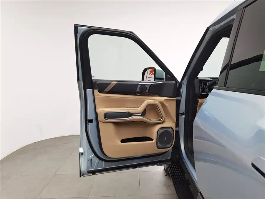 900x675_0_q87_c42_autohomecar__ChxpVmkoZcWAIxrXAAE5blYGKTM583.jpg.webp Used BYD Leopard 8 2025 Zhiyong flagship version 7 seats