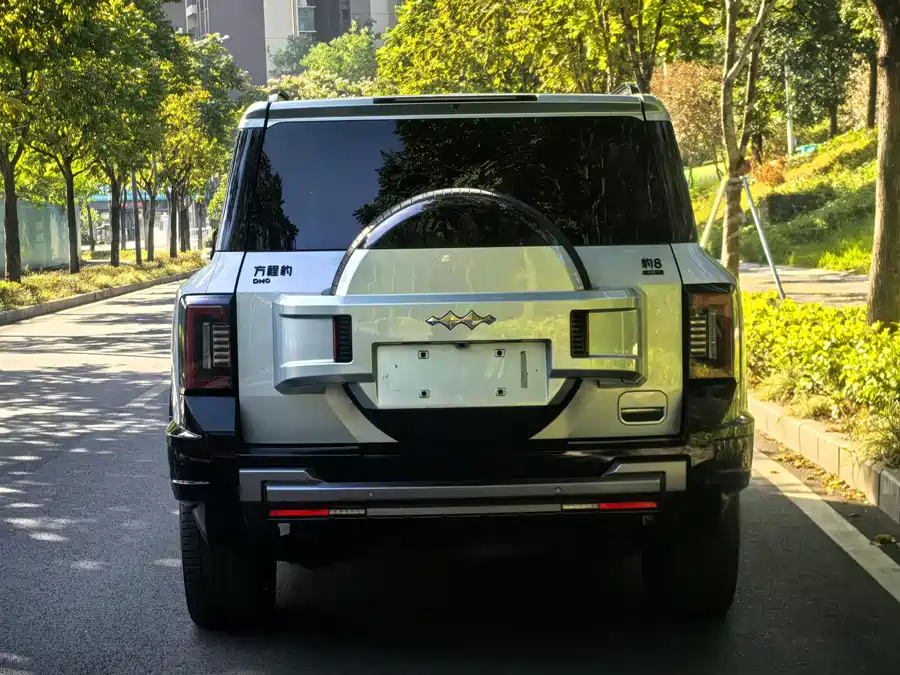 900x675_0_q87_c42_autohomecar__ChxpVmkpDzSAZw_HAAe4SNqvWAo616.jpg.webp Used BYD Leopard 8 2025 Zhiyong flagship version 7 seats