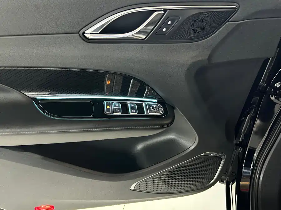 900x675_0_q87_c42_autohomecar__ChxpVmkruiWAMFU2AAqyNaIU31s024.jpg.webp Used Hongqi HS3 PHEV 2024 115km Jinwei Edition