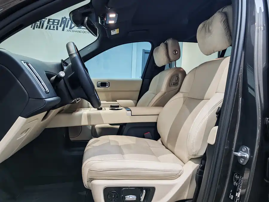 900x675_0_q87_c42_autohomecar__ChxpVmktBuCAVo_6AAZ-JfzCheg363.jpg.webp Used Li Auto L9 2023 Pro