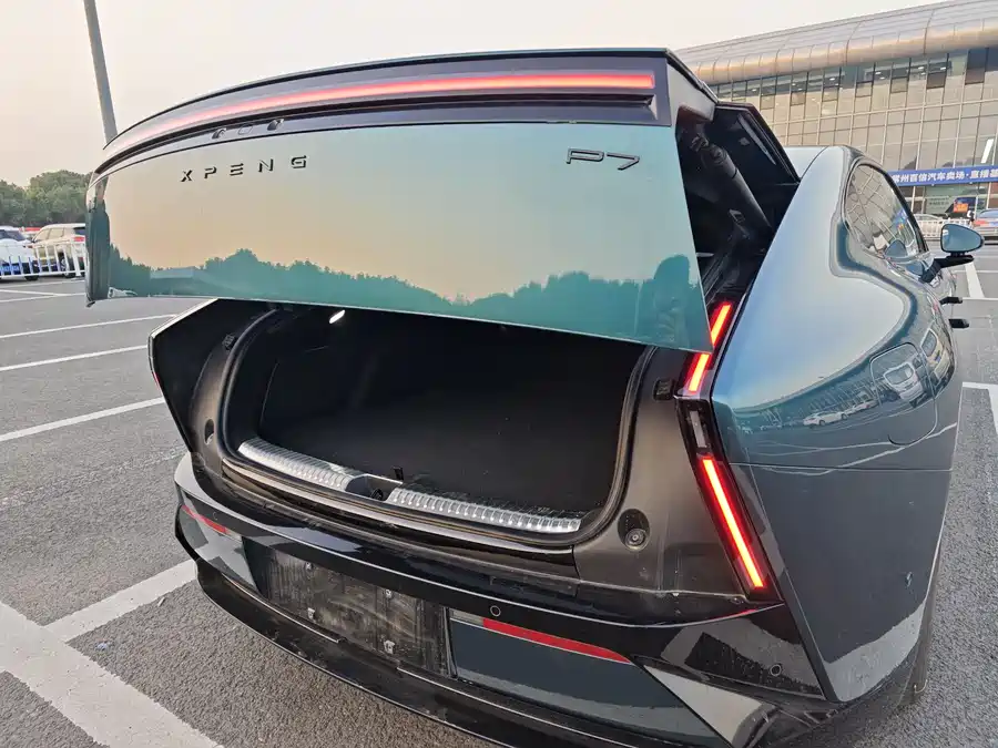 900x675_0_q87_c42_autohomecar__ChxpVmkynWGAXclVAAZvg9UaTts730.jpg.webp Used Xpeng P7 2025 702 Long Battery Life Ultra