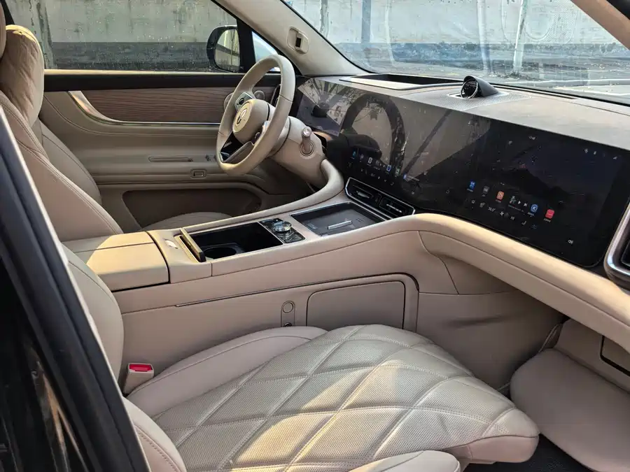 900x675_0_q87_c42_autohomecar__ChxpVmlA2ReARlWDAAjubStHeqk389.jpg.webp Used AITO M9 2025 extended range Ultra version 52kWh 6-seater version