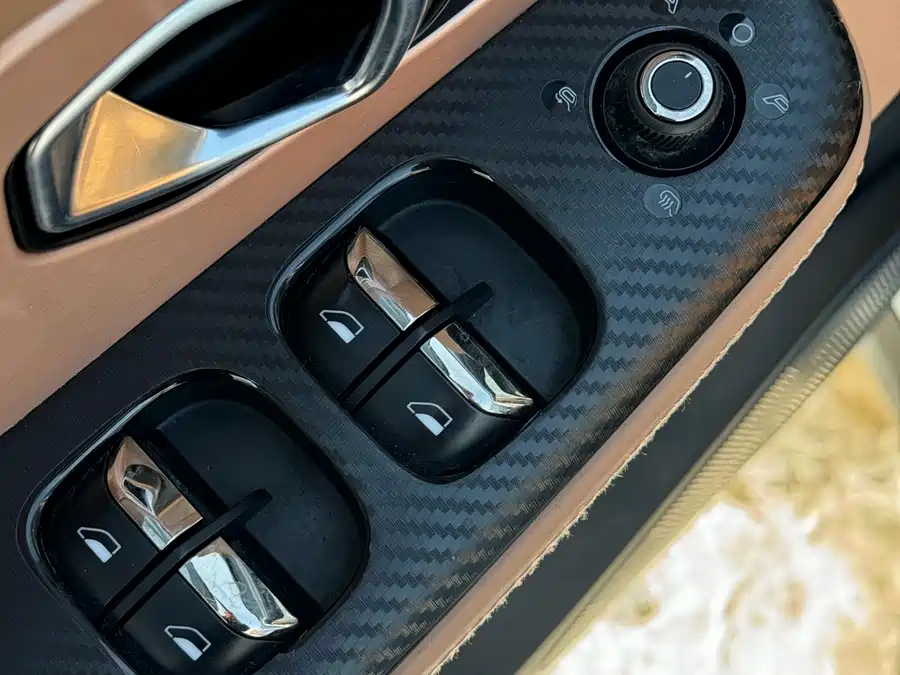 900x675_0_q87_c42_autohomecar__ChxpVmlAFcOAF-fYAAiRl5DisIE506.jpg.webp Used NIO ES8 2018 Founder Edition