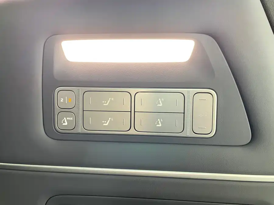 900x675_0_q87_c42_autohomecar__ChxpVmlA_3CABpqdAAj7pwLo73Y760.jpg.webp Used NIO ES8 2026 Six-seater Executive Signature Edition