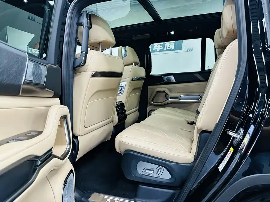 900x675_0_q87_c42_autohomecar__ChxpVmlCLCeART1IAAXw-gUj5EE133.jpg.webp Used BYD Leopard 8 2025 Zhiyong flagship version 7 seats