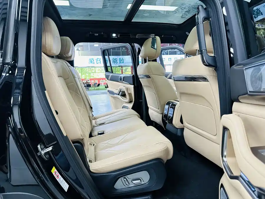900x675_0_q87_c42_autohomecar__ChxpVmlCLCiAbX7BAAapHpgoKqE793.jpg.webp Used BYD Leopard 8 2025 Zhiyong flagship version 7 seats