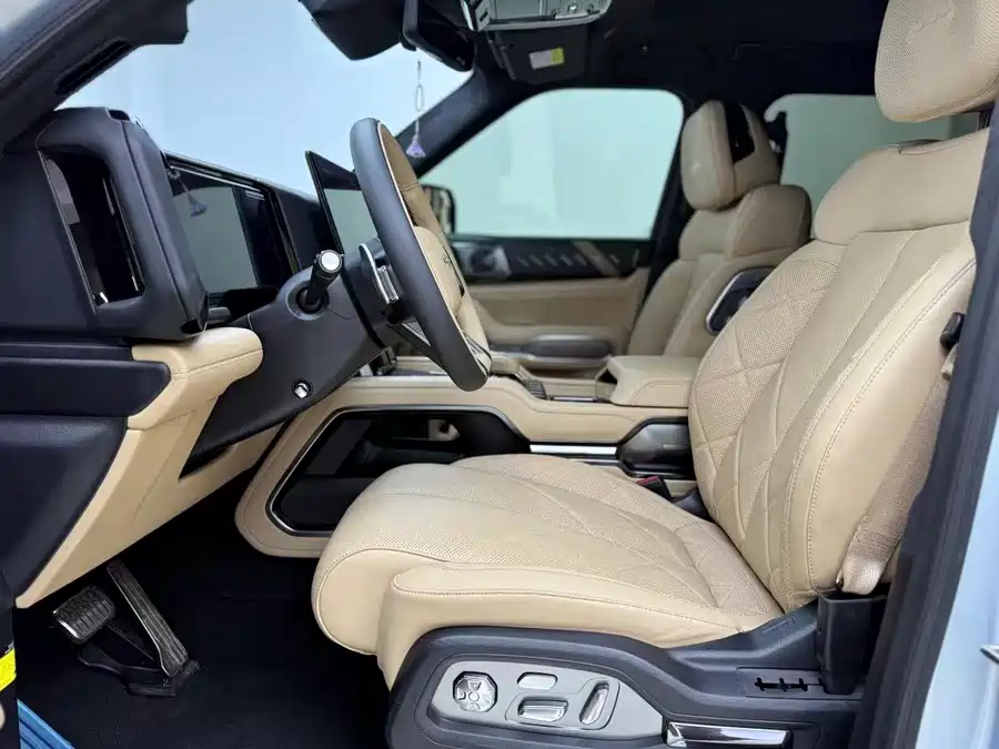 900x675_0_q87_c42_autohomecar__ChxpVmlCd7iAJYAiAASNsbdSsk4770.jpg.webp Used BYD Leopard 8 2025 Zhiyong flagship version 7 seats