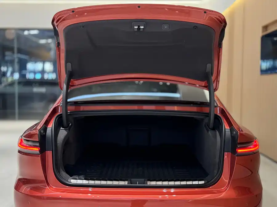 900x675_0_q87_c42_autohomecar__ChxpVmlD4IaAIT1DAAYHUZV3ros525.jpg.webp Used NIO ET7 2022 model 75kWh