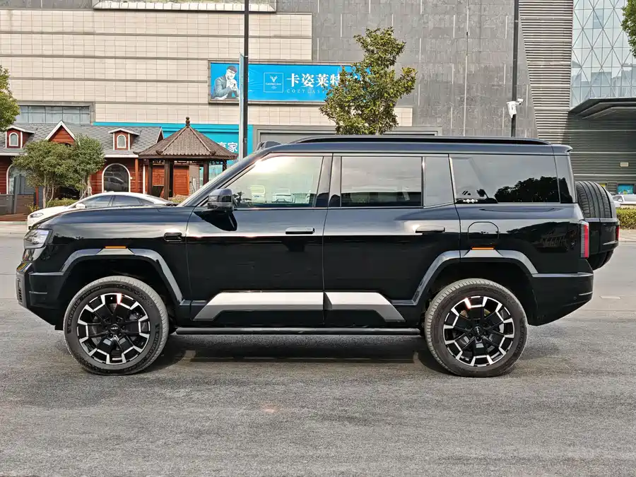 900x675_0_q87_c42_autohomecar__ChxpVmlDZbSAYU_8AAp5TsPhq_k196.jpg.webp Used BYD Leopard 8 2025 Zhiyong flagship version 7 seats