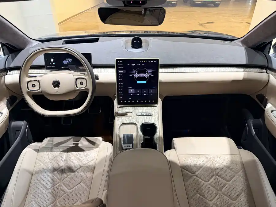 900x675_0_q87_c42_autohomecar__ChxpVmlDbZyAGLjZAAYyesh1CYs445.jpg.webp Used NIO ET7 2024 75kWh Executive Edition