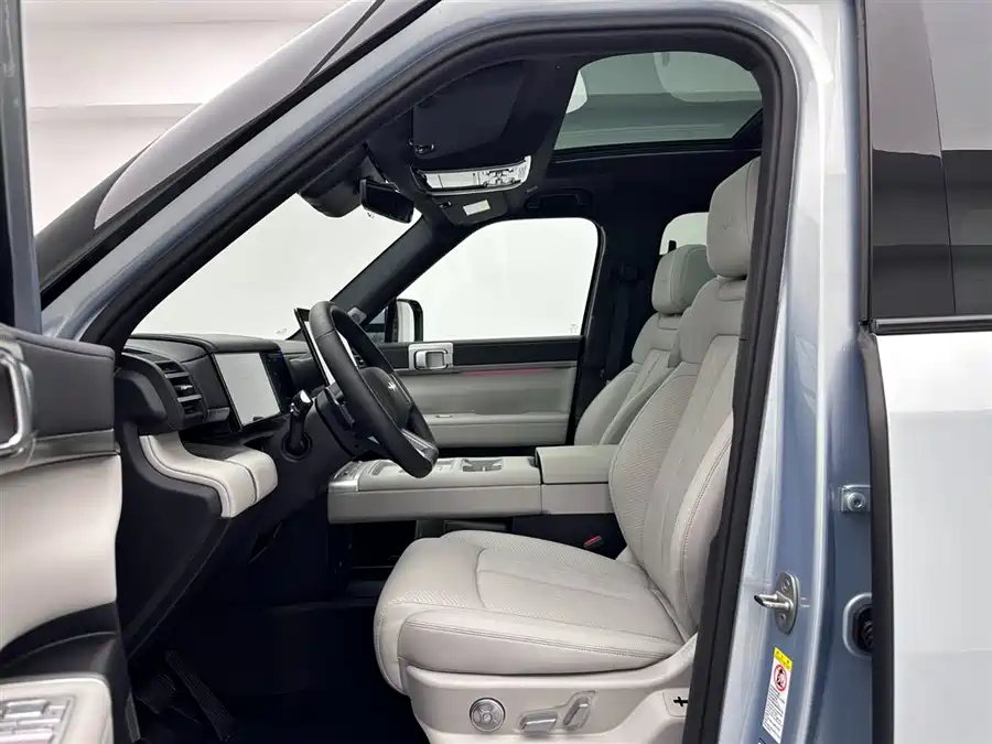 900x675_0_q87_c42_autohomecar__ChxpVmlDr1OAfi-yAAGhT6Dl-lc165.jpg.webp Used BYD Leopard Titanium 7 2025 model 135KM two-wheel drive Pro version