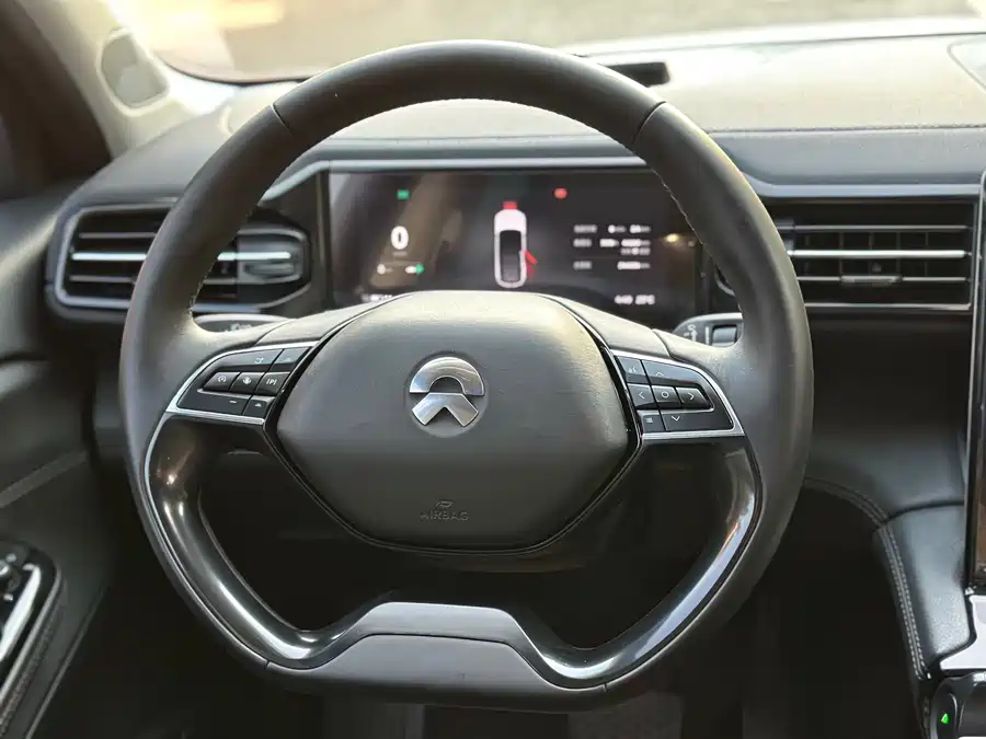 900x675_0_q87_c42_autohomecar__ChxpVmlGCLuAHC6FAAYKPoSF8j4707.jpg.webp Used NIO ES8 2018 model 355KM baseline version seven-seater version