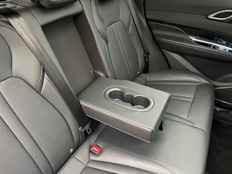 900x675_0_q87_c42_autohomecar__ChxpVmlHu4CAaVBTAArX0wRVeVU031.jpg.webp Used Hongqi HS3 PHEV 2024 115km Jinwei Edition