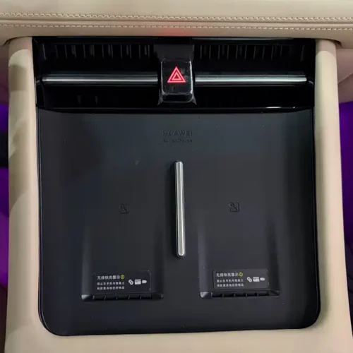 900x675_0_q87_c42_autohomecar__ChxpVmlJFh6ASvZRAAY5g4CE6eA525.jpg.webp Used HUAWEI AITO M7 2024 1.5T Smart Driving Rear Drive Pro Version 6 Seats