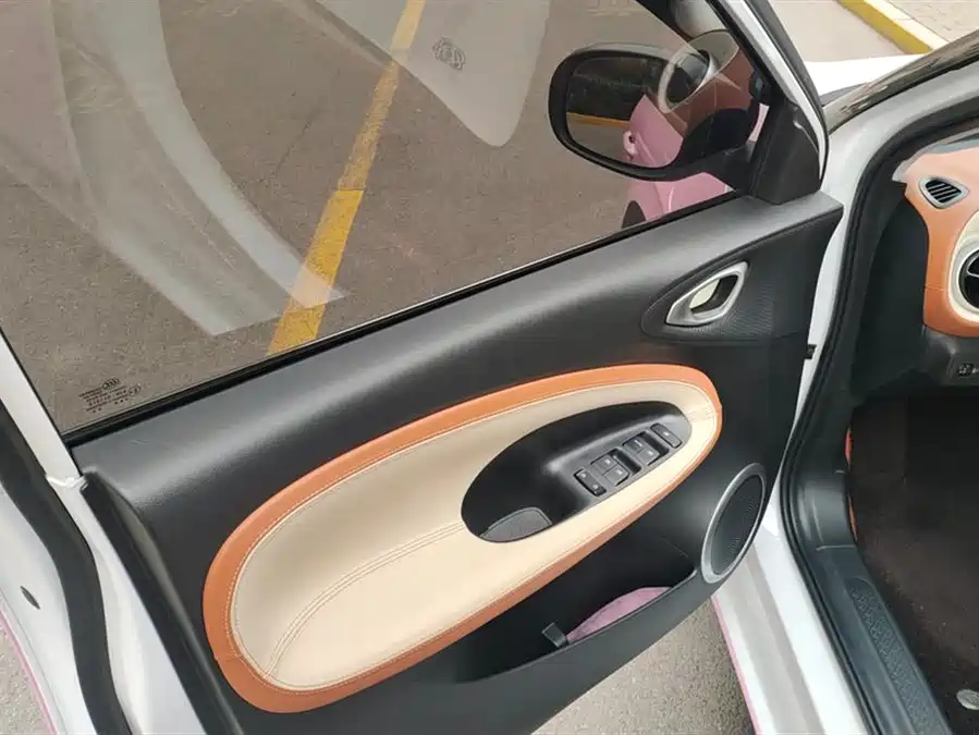 900x675_0_q87_c42_autohomecar__ChxpVmlKIzKAQ8ERAAGcflrNpb4220.jpg.webp Used Wuling Bingo 2024 model 203km light model