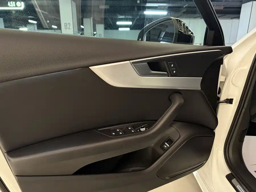 Used Audi A4L 2019 45 TFSI quattro personalized sports version National VI