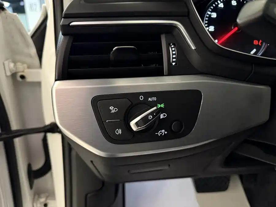 Used Audi A4L 2019 45 TFSI quattro personalized sports version National VI