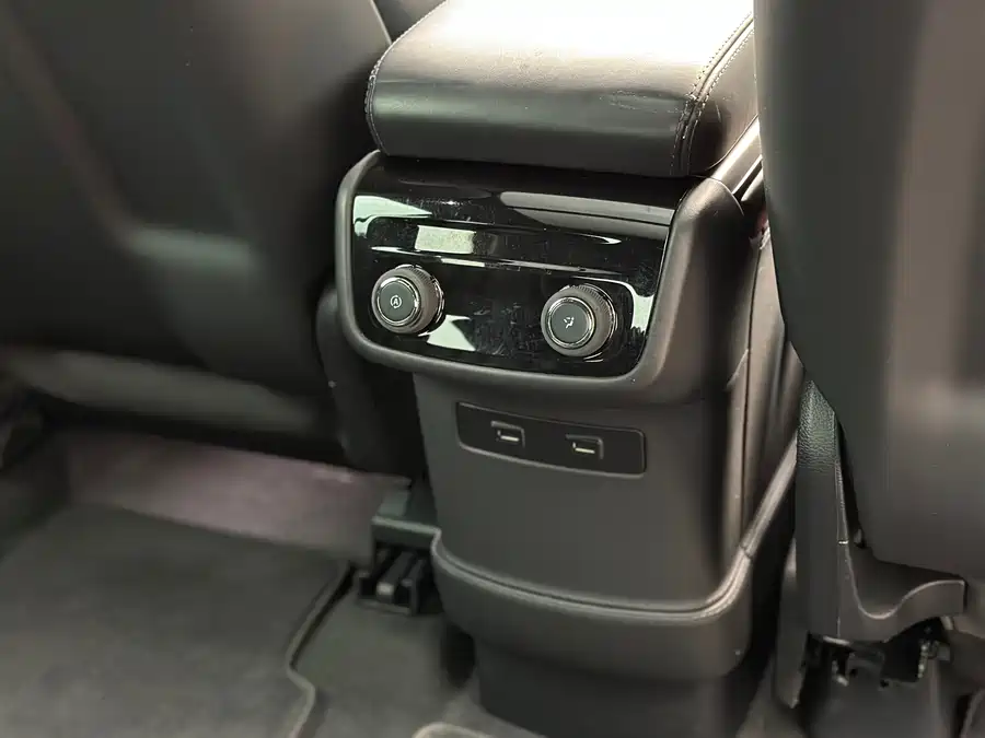 900x675_0_q87_c42_autohomecar__ChxpVmlKXQSAQa4AAAW3Fvhj9Rk709.jpg.webp Used NIO ES8 2020 580KM Signature Edition Six-Seater Edition