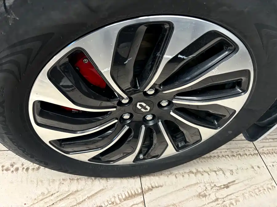 900x675_0_q87_c42_autohomecar__ChxpVmlLTDOAGtwRAAeXnJk0DXU718.jpg.webp Used HUAWEI AITO M7 2024 1.5T rear drive Plus version 5 seats