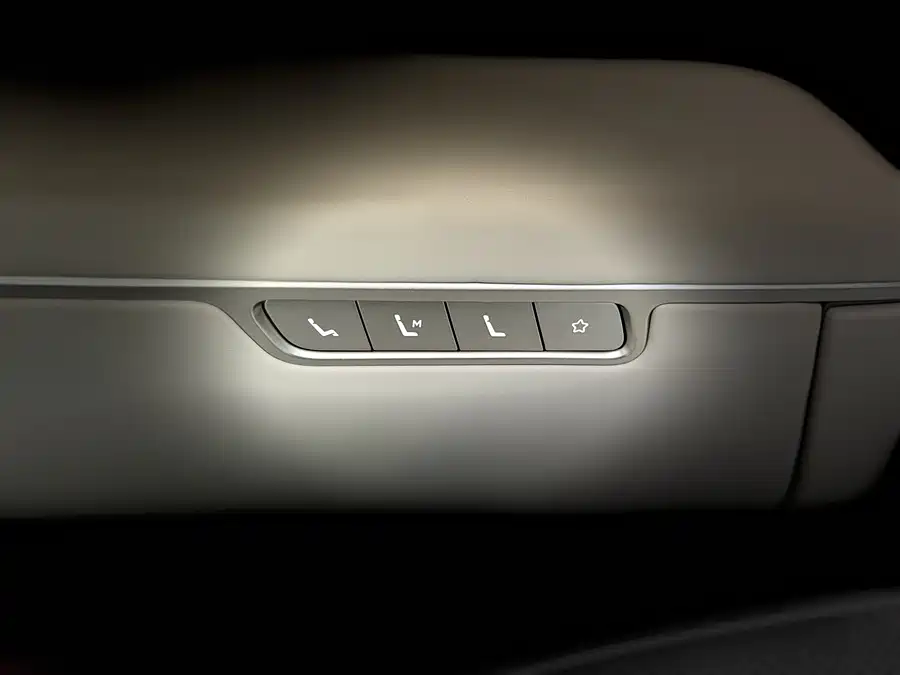 900x675_0_q87_c42_autohomecar__ChxpVmlLW1mAIuVeAAPpRBdtmw0684.jpg.webp Used NIO ES8 2026 Six-seater Executive Signature Edition