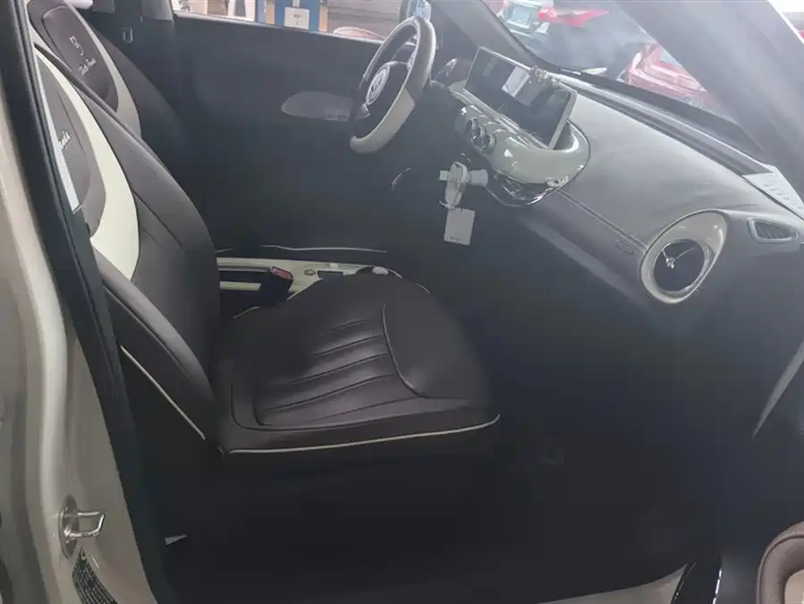 Used Wuling Bingo 2023 model 333km Yuexiang model