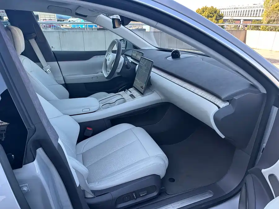 900x675_0_q87_c42_autohomecar__ChxpVmlN-EOAIjcmAAgfF-OfVlI806.jpg.webp Used NIO ET7 2024 75kWh Executive Edition