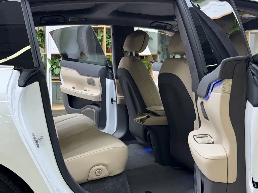 900x675_0_q87_c42_autohomecar__ChxpVmlNBUeAVto3AAhC8JwBKyA008.jpg.webp Used NIO ET7 2022 model 75kWh