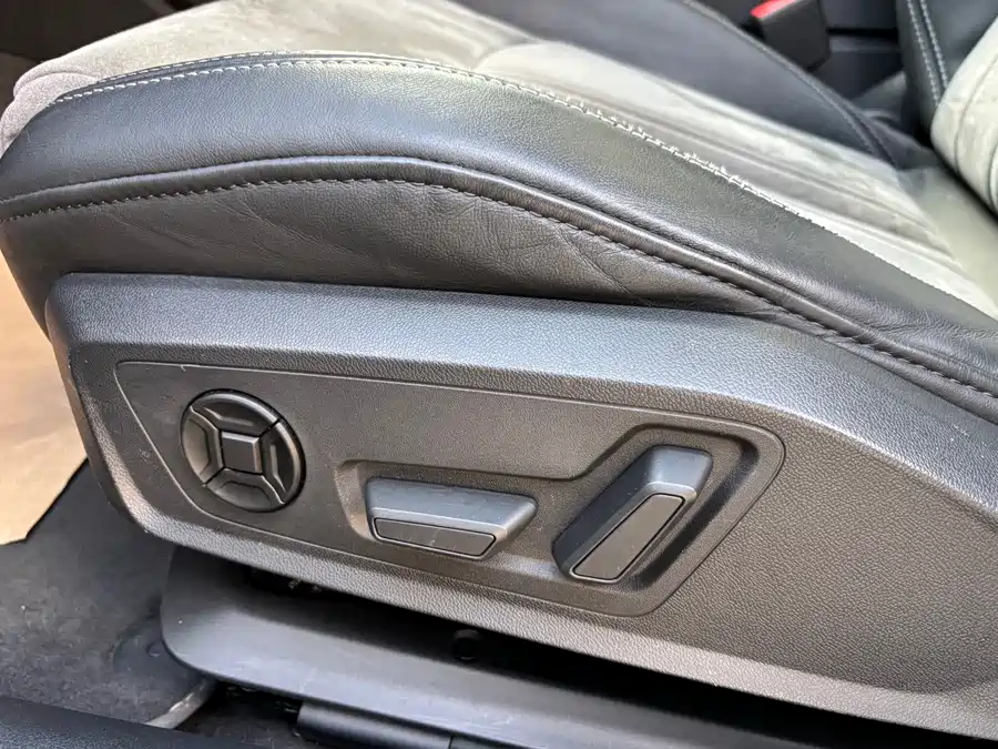 900x675_0_q87_c42_autohomecar__ChxpVmlOV5WAYxY1AAvksHTJ-bs175.jpg.webp Used Audi A6L 2020 45 TFSI quattro exclusive dynamic model