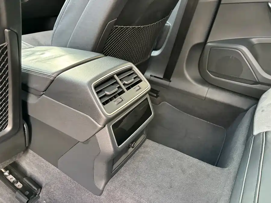 900x675_0_q87_c42_autohomecar__ChxpVmlOV5aAT8_sAAlNuacG5P8903.jpg.webp Used Audi A6L 2020 45 TFSI quattro exclusive dynamic model