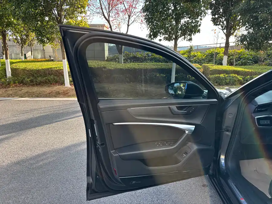 900x675_0_q87_c42_autohomecar__ChxpVmlOV5iAJiwvAA6wU3LkbDg034.jpg.webp Used Audi A6L 2020 45 TFSI quattro exclusive dynamic model