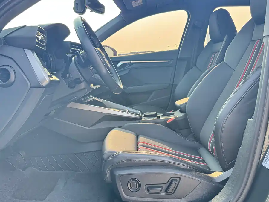 900x675_0_q87_c42_autohomecar__ChxpVmlQnJ2AP2CqAAib4x6o7g8266.jpg.webp Used Audi A3 2022 Sportback 35 TFSI stylish and sporty