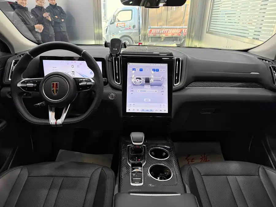 900x675_0_q87_c42_autohomecar__ChxpWGj8LxSAJRp5AAipr8AbR1E631.jpg.webp Used Hongqi HS3 PHEV 2024 115km Jinwei Edition