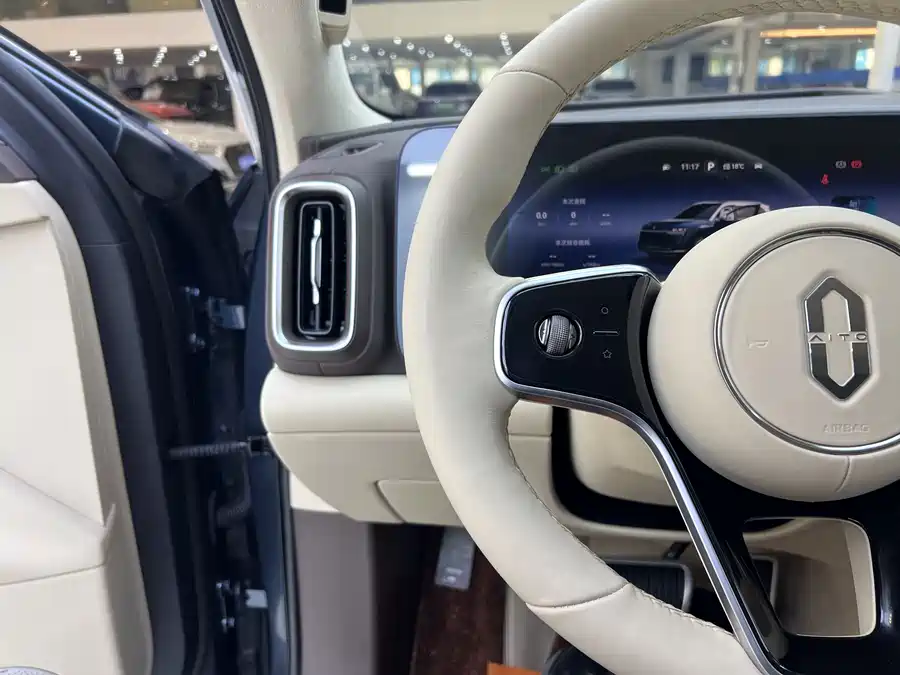 900x675_0_q87_c42_autohomecar__ChxpWGj96SKAWHS6AAPzR7aqk_Q701.jpg.webp Used AITO M9 2024 extended range Ultra version 42kWh 6-seater version